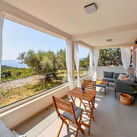 Studio Vesna With A Terrace And Sea View Рабац Екстериор снимка
