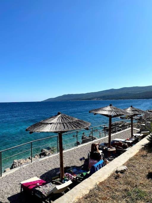 Studio Vesna With A Terrace And Sea View Рабац Екстериор снимка