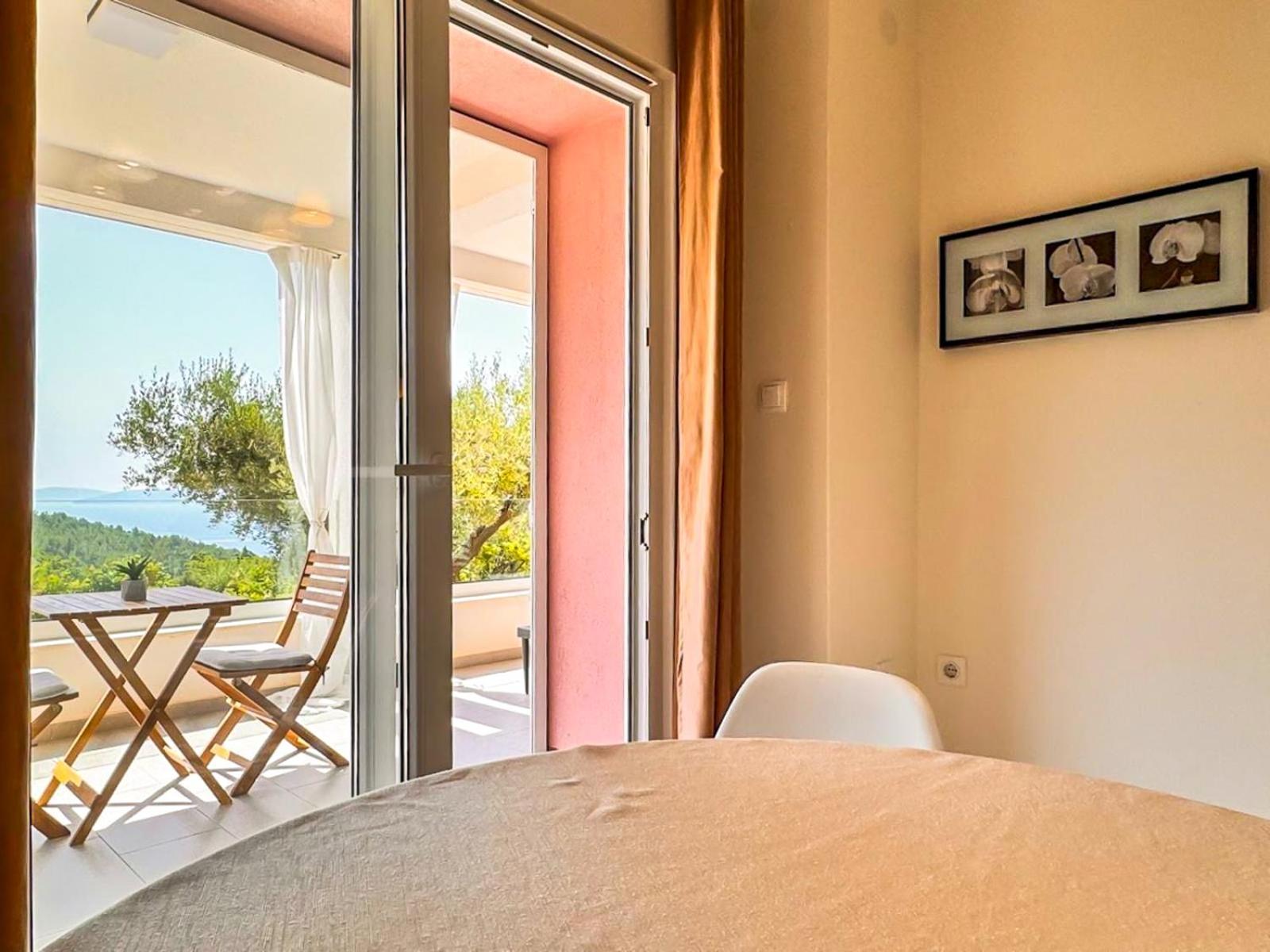 Studio Vesna With A Terrace And Sea View Рабац Екстериор снимка