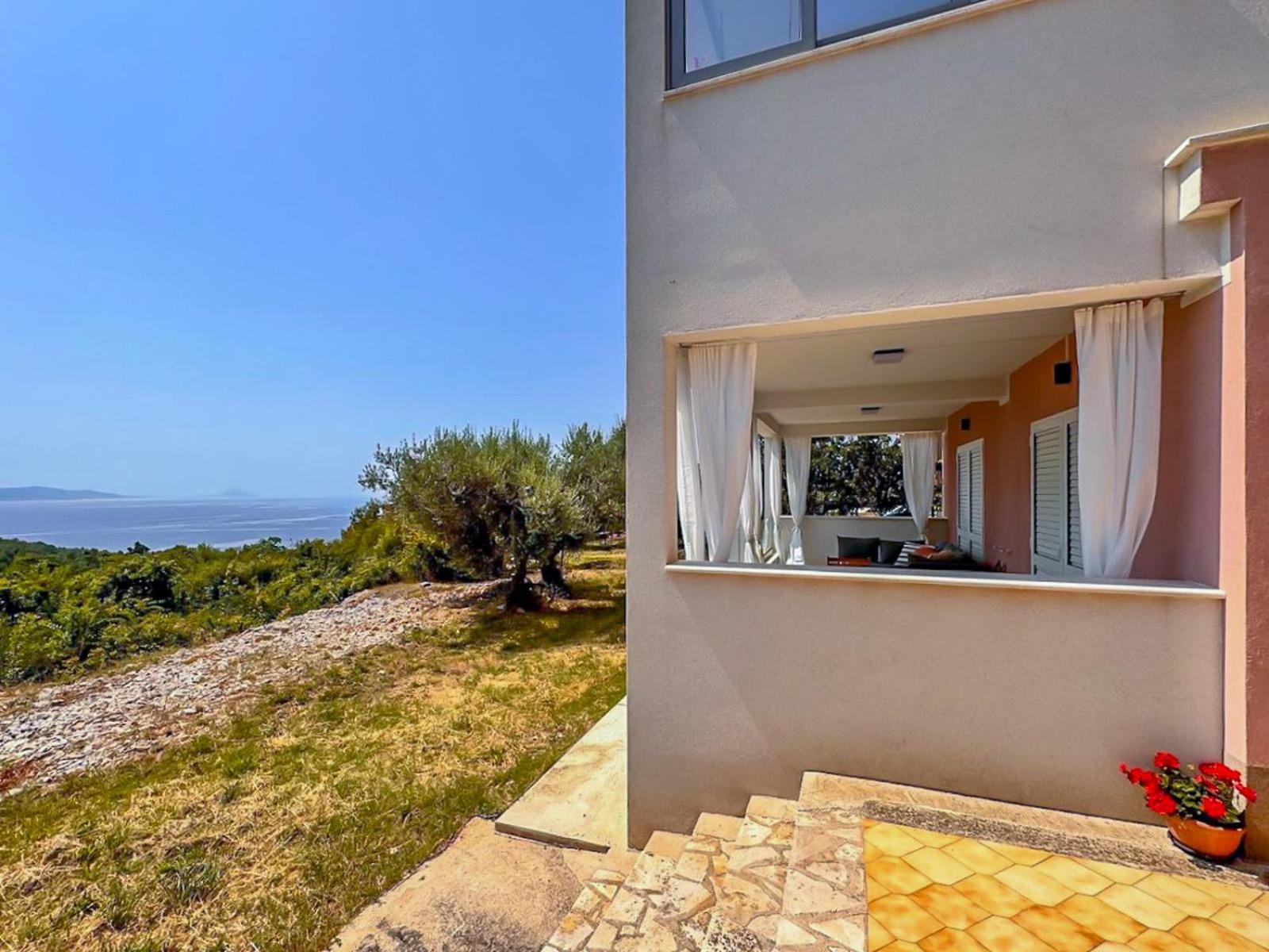 Studio Vesna With A Terrace And Sea View Рабац Екстериор снимка