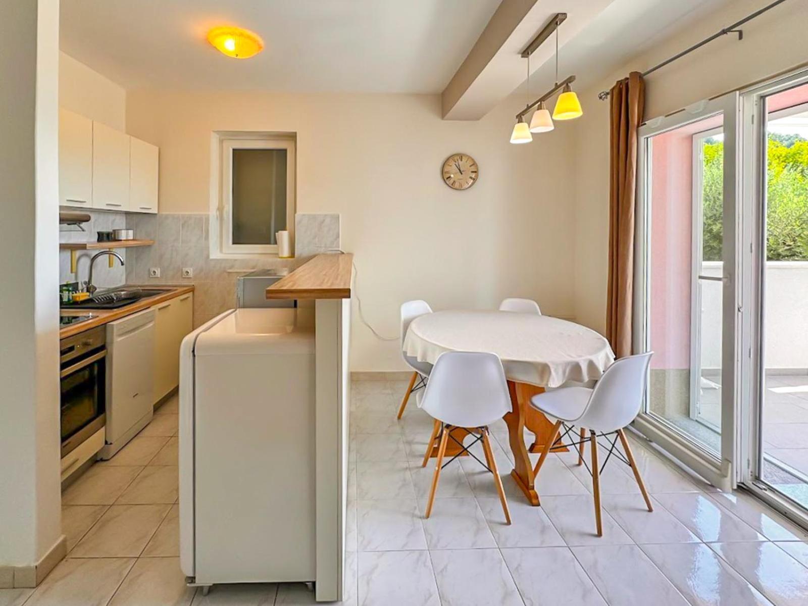 Studio Vesna With A Terrace And Sea View Рабац Екстериор снимка